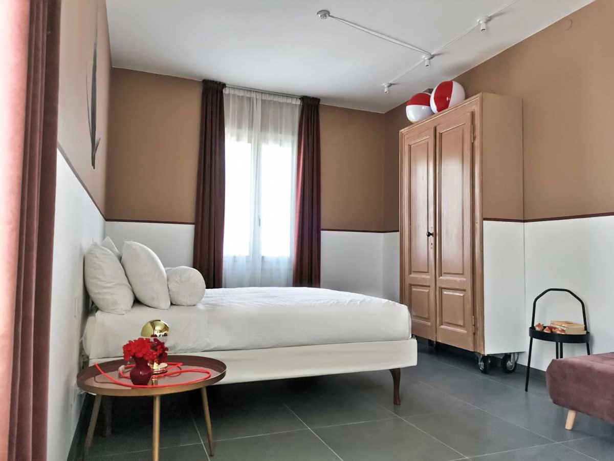 Casa Sebina - Your Design Home On The Lake - 3 Bathrooms 3 Bedrooms Дезенцано-дель-Гарда Екстер'єр фото